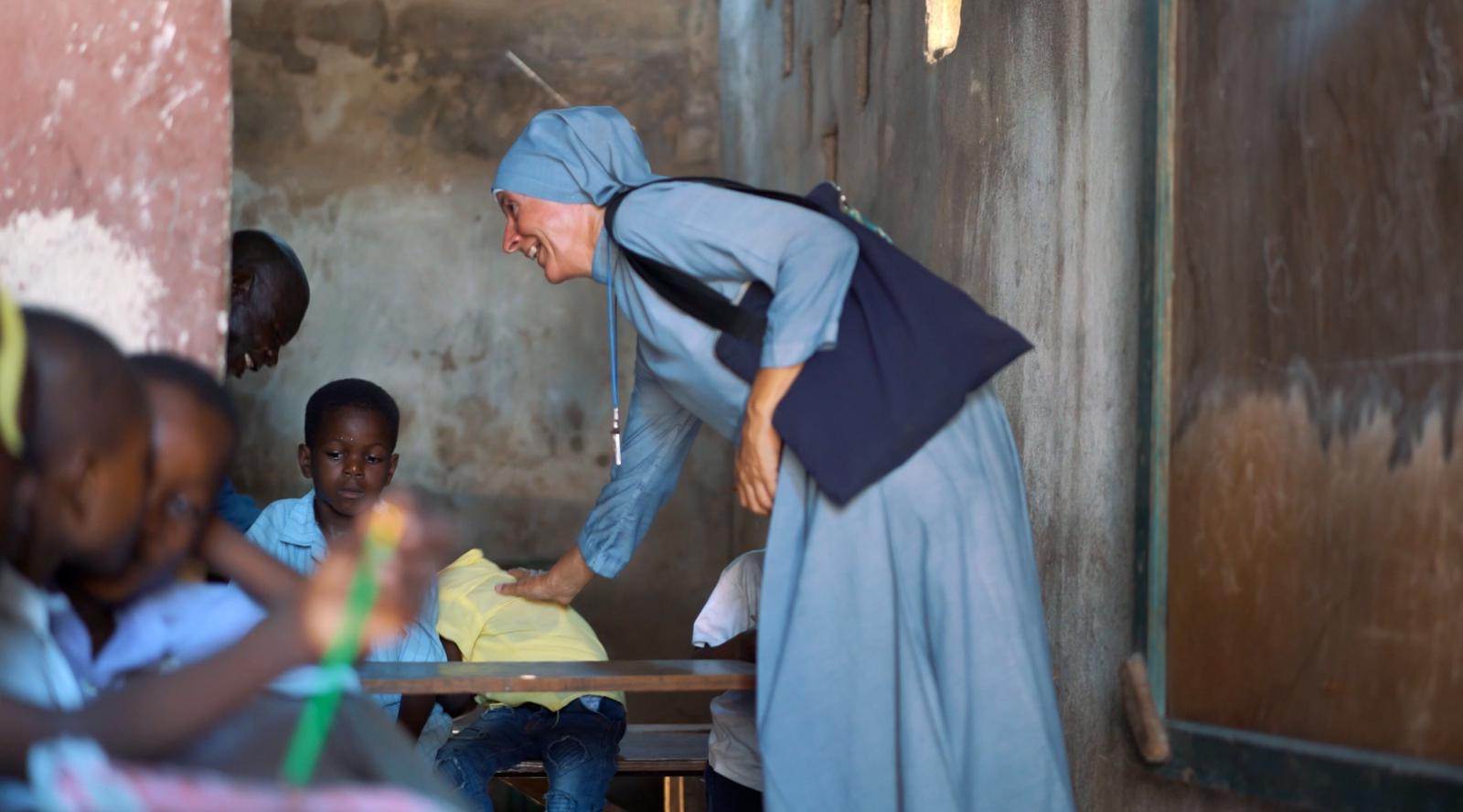 Sr Paësie à l'école St Michel