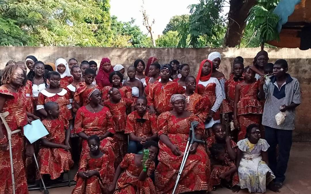 À Ouagadougou, un défilé de jeunes couturiers porteurs de handicap